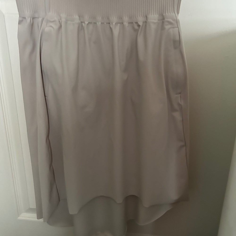 Athleta skirt size XS beige in color